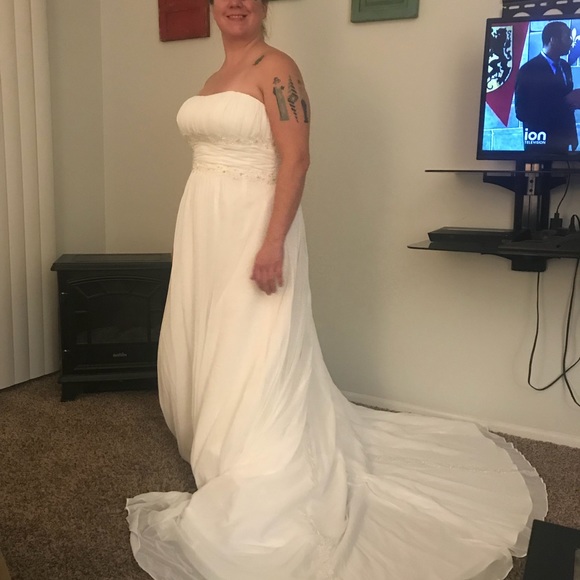 Wedding Dress - Picture 5 of 8
